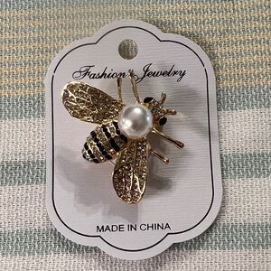 3/$18 Fashion Jewelry Gold Bee Brooch with Pearl and Black Accents Lot 6002